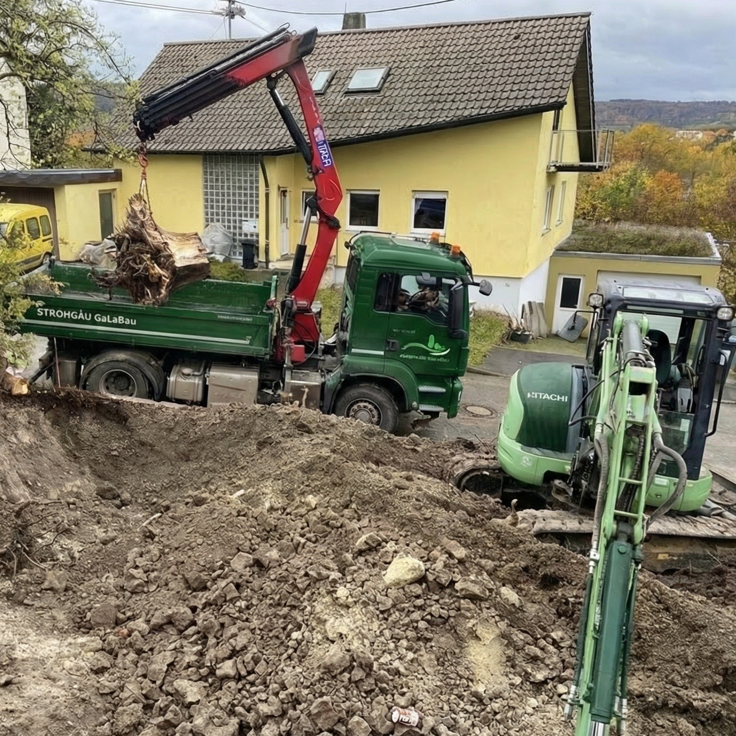 Aufladen, Abtransport- und Entsorgung mit Kran LKW